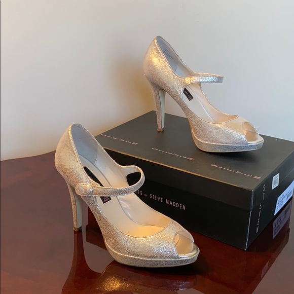 Steven by Steve Madden Silver Metallic Heels - Picture 2 of 8